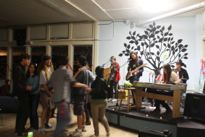 Students dance to The Asymptotes, who performed